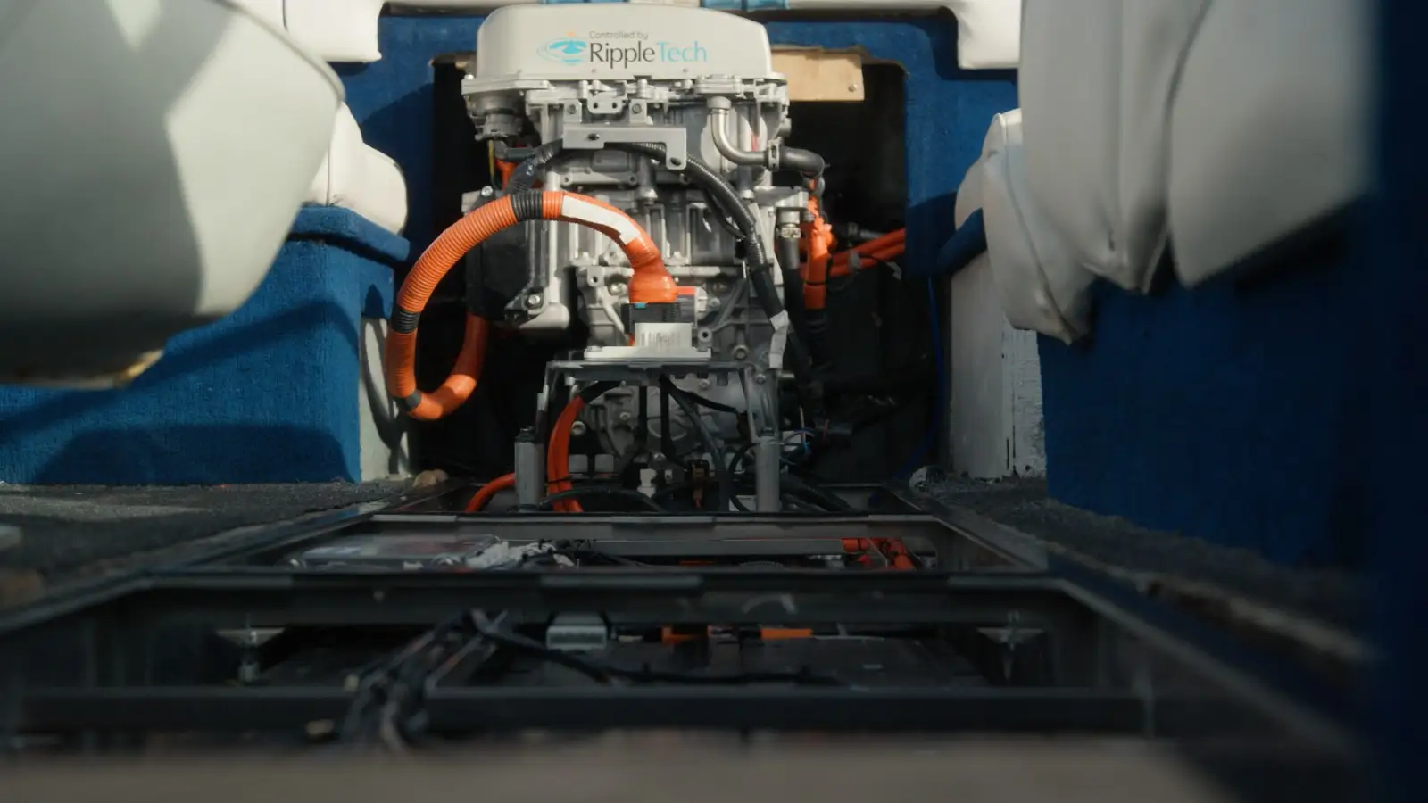 Photo show the boat with batteries fitted through the centre. . 